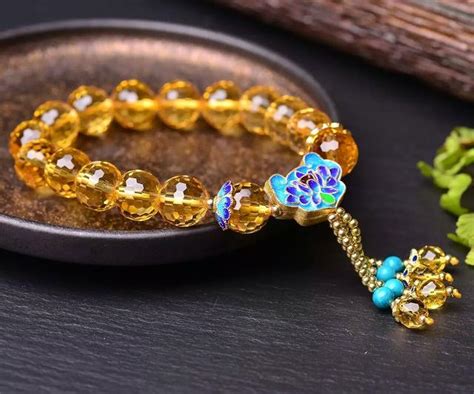 黄水晶的寓意和象征_黄水晶的功效与作用佩戴禁忌,第2张 黄水晶的寓意和象征_黄水晶的功效与作用佩戴禁忌,第2张