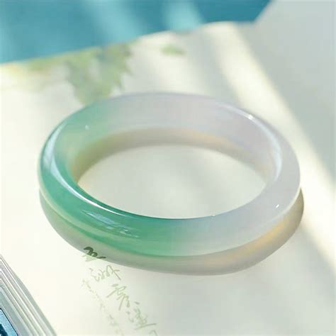 女性戴手镯千万不要戴在左手_女士手镯戴左手还是右手,第15张 女性戴手镯千万不要戴在左手_女士手镯戴左手还是右手,第15张