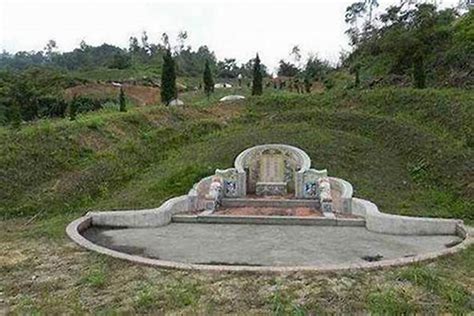 墓碑朝向有什么风水禁忌_墓碑的朝向有什么讲究,第12张 墓碑朝向有什么风水禁忌_墓碑的朝向有什么讲究,第12张